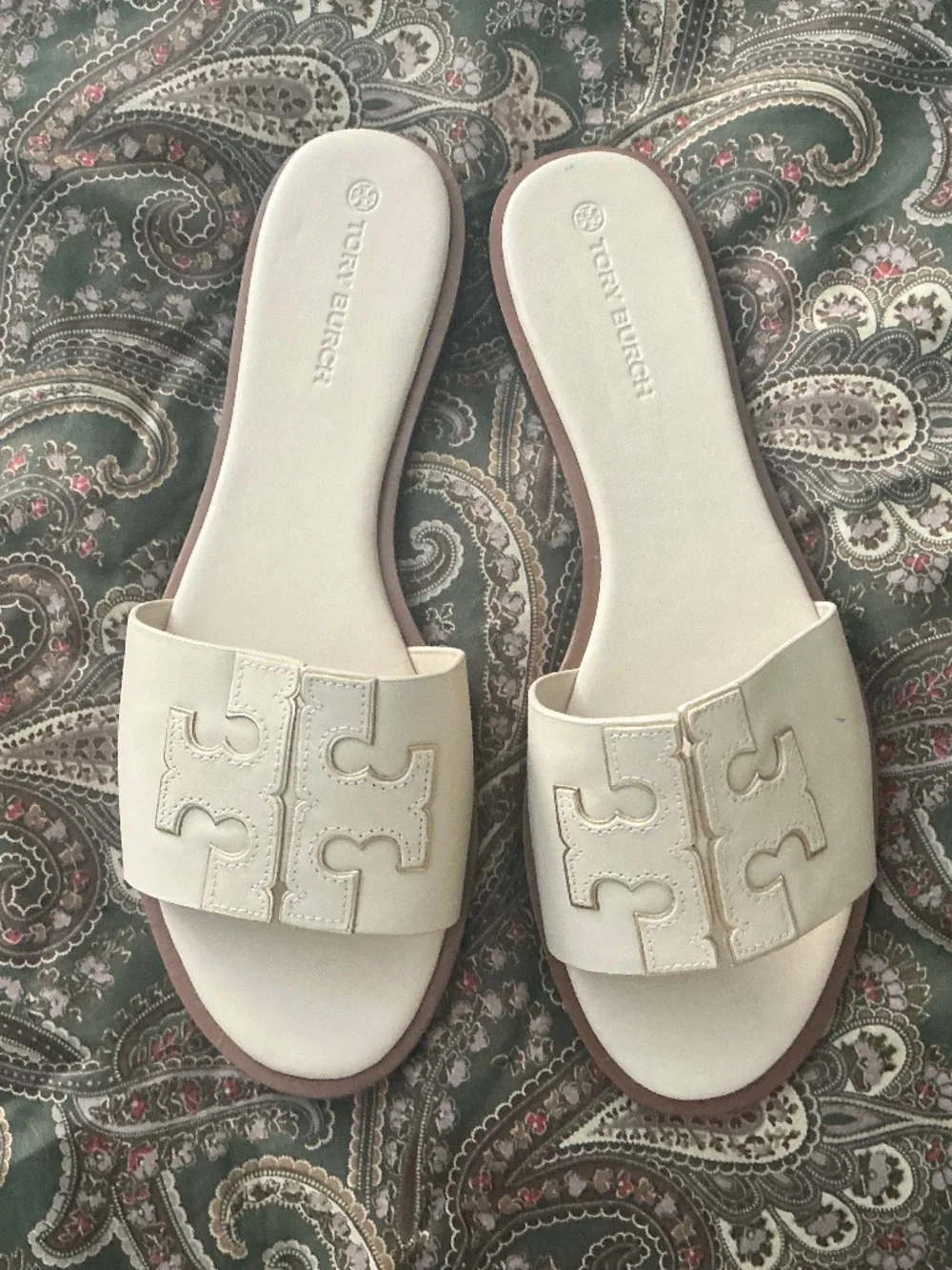 Tory Burch Never Worn New Ivory Slide sandal Size 9 1/2 with dust bag